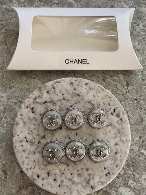 18mm 6x Stunning Vintage Chanel Buttons mother of pearl Gem Diamante box silver