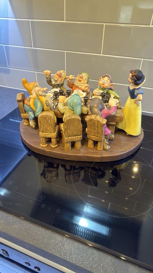 RARE Snow White and The Seven Dwarfs  Soup's On Figurine LE 1542/1937 — image 2