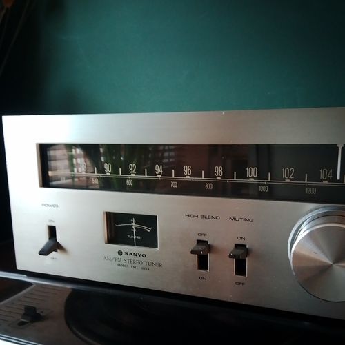 SANYO FMT 1001K AM/FM Stereo Tuner Analogue RCA Out Silver/Black MPN — image 2