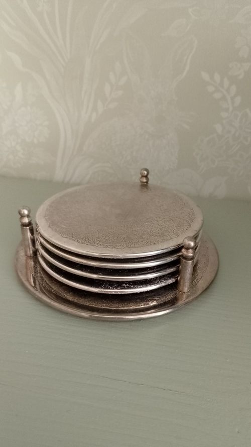 Elegant silver plated drinks coasters set of 4 with holder embossed filigree — image 1
