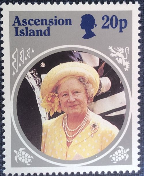 QUEEN MOTHER  -- STAMPS --   LIFE AND TIMES. --  PLUS THREE  MINI SHEETS — image 5