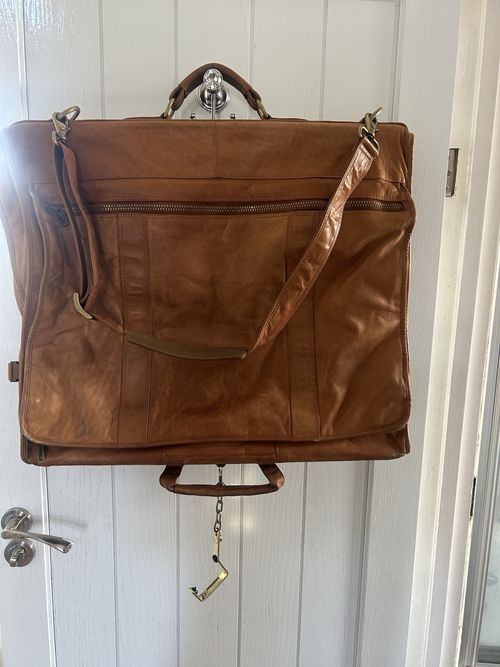 Tumi Dakota Brown Leather Garment Bag Suit Carrier Lockable Strap Keys — image 2