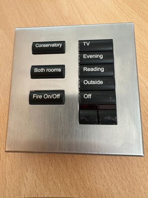 Lutron Homeworks Touch Keypad HWIS-NBIR-NONE Satin Chrome used
