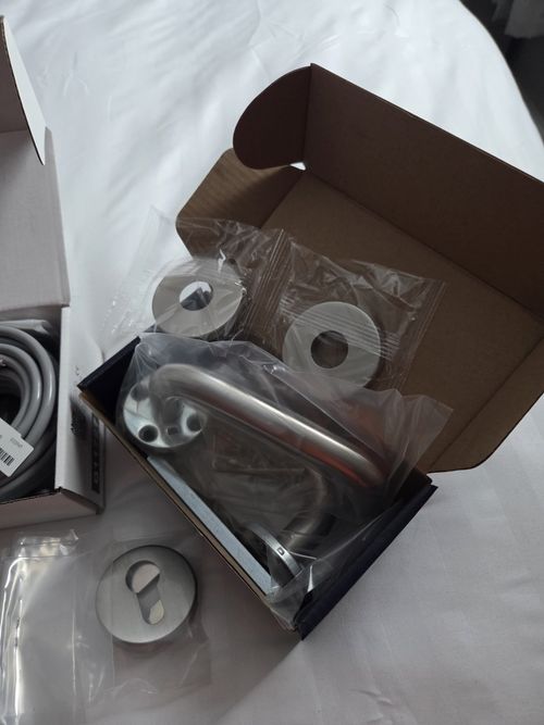 ASSA ABLOY EL560 Solenoid Lock 65/24mm Handles, cable loop,40x40 cylinder  — image 2