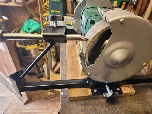 Gouge chisel sharpening jig for woodturning, sharpens wood lathe chisels & tools