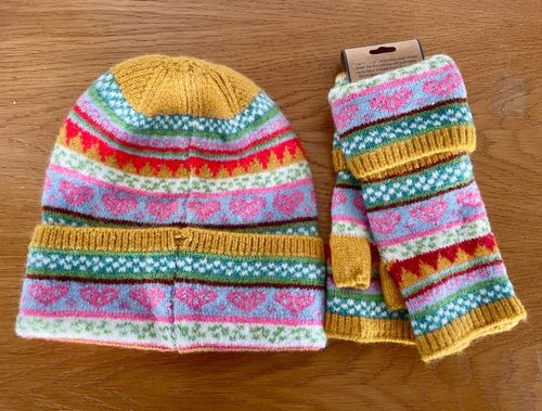 Gemjar Mustard Top Nordic Heart Winter Hat and Matching Fingerless Gloves — image 2