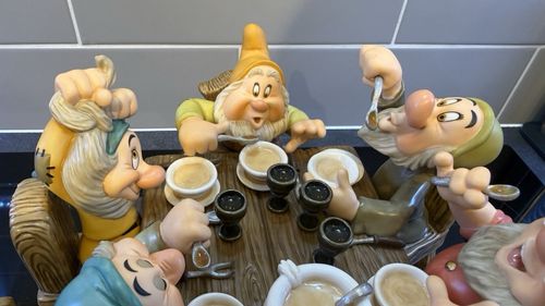 RARE Snow White and The Seven Dwarfs  Soup's On Figurine LE 1542/1937 — image 6