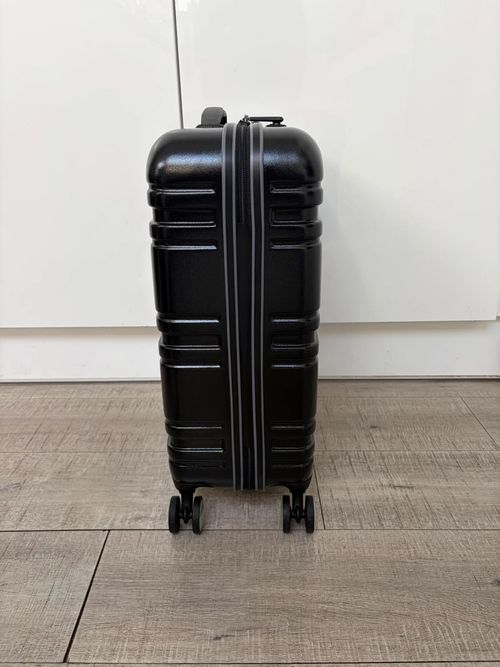 Cabin Size Hard Samsonite Suitcase in Black with Built in TSA Lock — image 5