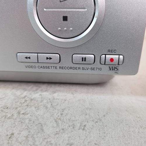 Sony VHS Video Cassette Player Recorder SLV-SE710G VCR With Origina Remote Works — image 5