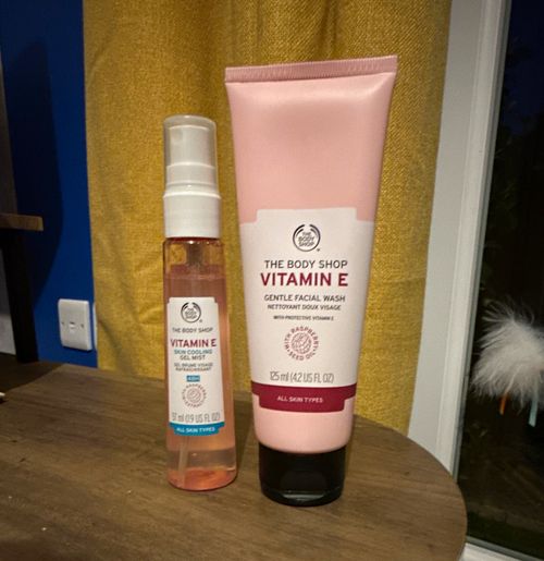The Body Shop Vitamin E Facial Wash 125ml + Cooling Gel Mist 57ml Set — image 1