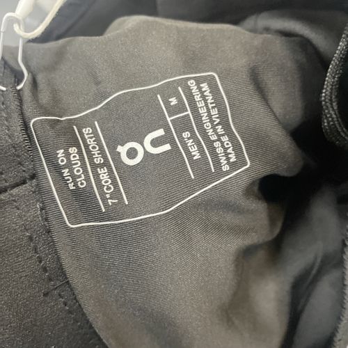 On Running men’s Core 7” Shorts Black Men’s Size Medium New — image 6