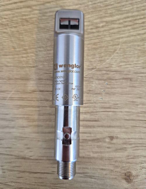 Wenglor Photoelectric Sensor OKII603C0103 10-30V DC 600mm Shielded — image 1