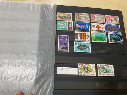 World stamps. Mostly airmails + birds.  Mint/used. Stock book @193 — image 20