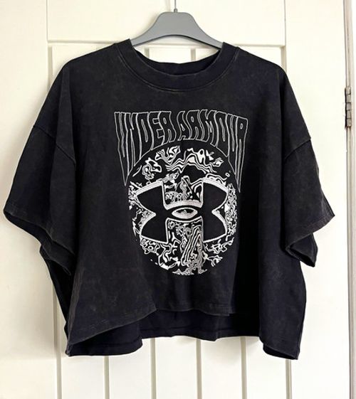 Under Armour Women's Black Cropped Graphic Print T-Shirt XL Loose Fit Crew