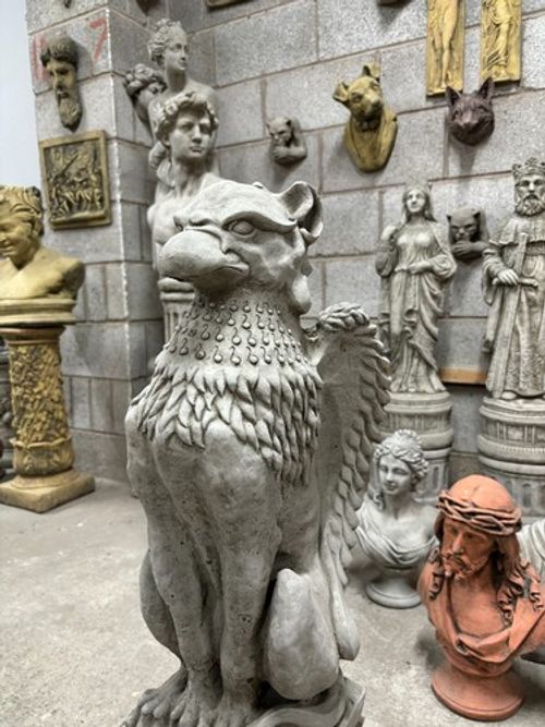 (NEW) Griffin Statue Garden ornament concrete sculpture ,Great detail stunning *