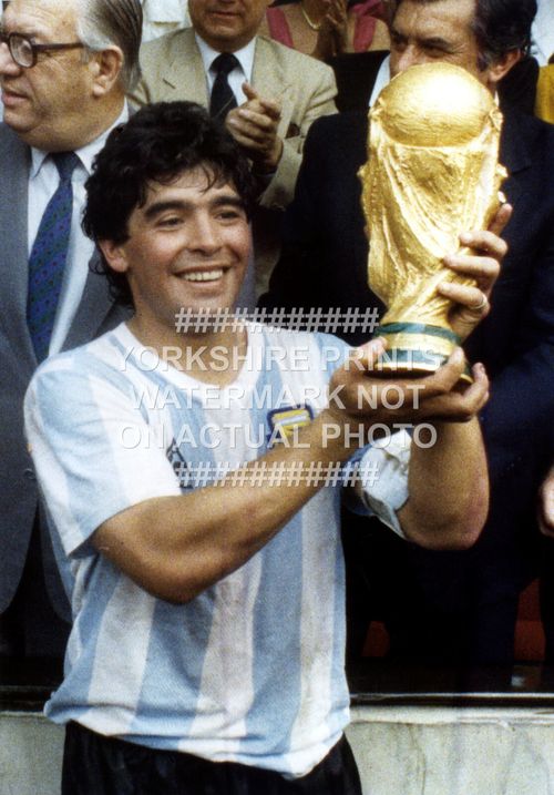 DIEGO MARADONA ARGENTINA 1986 TROPHY PHOTO PRINT WORLD CUP SOCCER — image 1