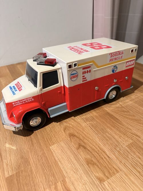 Tonka Truck Rescue Ambulance 2004 Lights and Sounds Working Condition Vintage — image 6