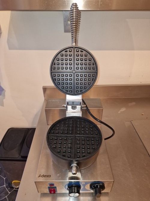 Commercial Electric Single Round Waffle Maker Non Stick Electric 240V