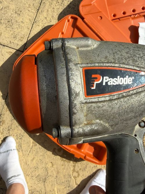 Paslode Pneumatic Framing Nailer Model PSN90 with hard case and a few nails — image 3
