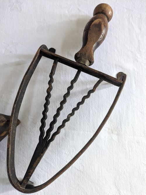 Vintage Victorian Flat Iron – No.5 + trivet — image 6