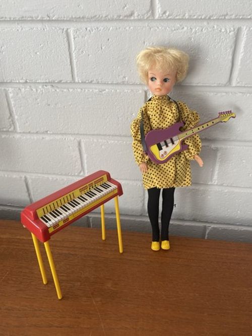 Sindy Vintage 1983 Pop Singer Doll Original Pedigree With Guitar And Keyboard