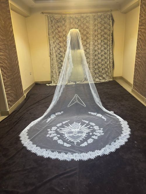 Bridal Veil 1 tier french lace trim chantilly Lace Sacred heart — image 4