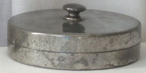 TUDRIC PEWTER CIRCULAR BOX ANTIQUE — image 2