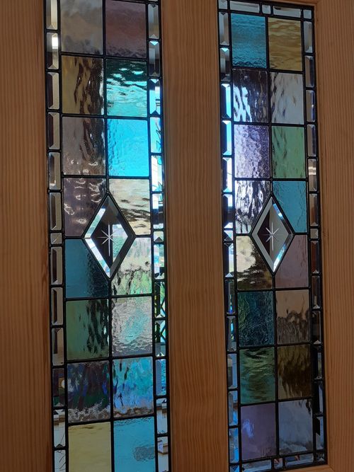 ( Brand New ) Traditional Stained Glass Internal Door (Clear Pine) — image 4