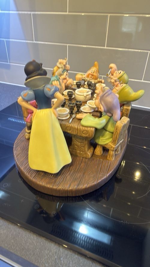 RARE Snow White and The Seven Dwarfs  Soup's On Figurine LE 1542/1937 — image 4