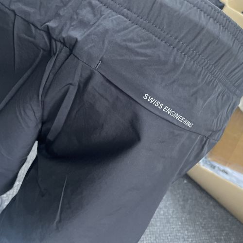 On Running men’s Core 7” Shorts Black Men’s Size Medium New — image 4