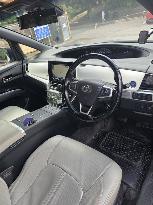 Toyota Estima Hybrid 2019 — image 10
