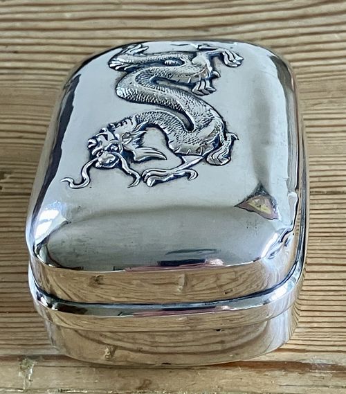 Rare Antique Chinese Export Silver Repousse Dragon Soap Box Lien Hing Circa 1900 — image 2