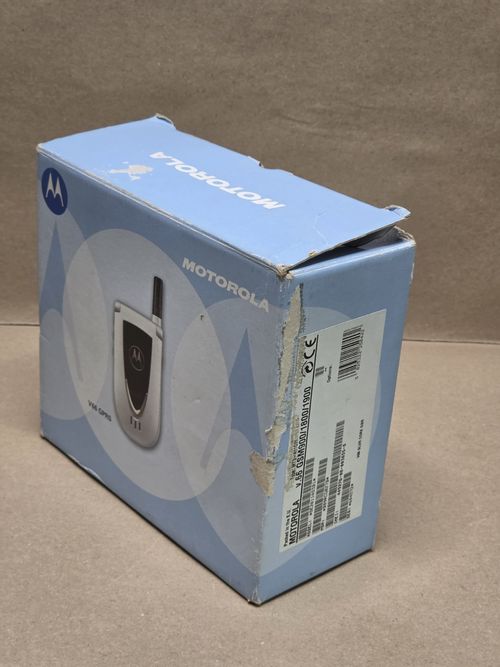 Motorola V66i Boxed Flip Mobile Phone Vintage Retro Collectable & Charger — image 21