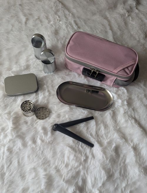 Pink Smell Proof Rolling Kit (8 Piece Set) — image 1