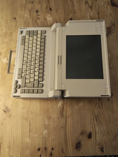 Vintage Compaq SLT 386s/20 Laptop Computer + Charger and Wired Mouse — image 5