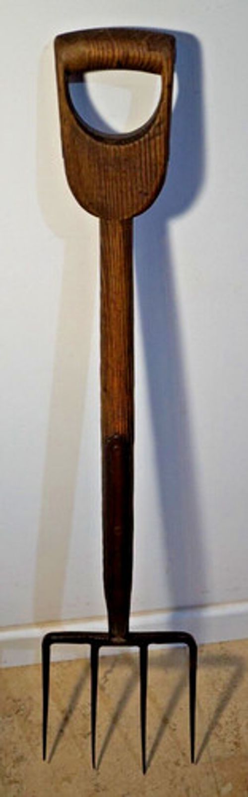 Vintage D Handle 1950's Garden Forged Steel Strapped 4 tine Shallow Fork ENGLAND