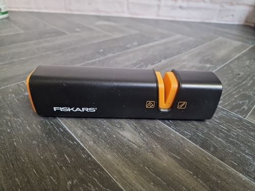 Fiskars XSharp Sharpener for your Axe or Knife Sharpening Ceramic Grind Stone #M — image 1