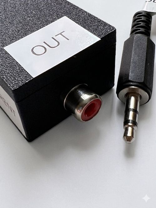 ICOM 705 miniature linear keyer, solid state interface  1 IN 1 OUT. With TX LED. — image 3