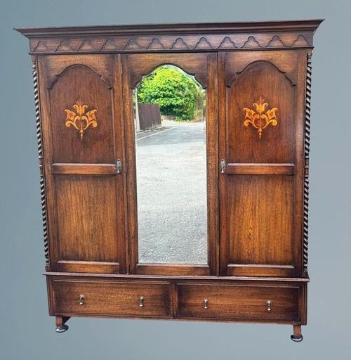 Large Oak Triple Door Wardrobe With Barley Twist Columns