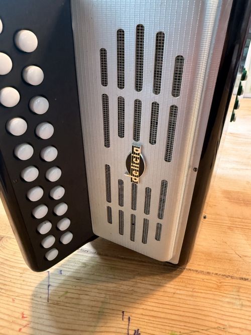 Delicia Popular Melodeon 21 Button 8 Bass Czech Accordion - Dealer Price £399 — image 2