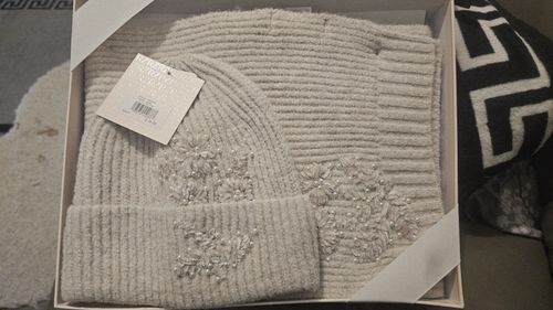 Rachel Zoe 2pc Women's Grey Knit Hat & Scarf Set Floral Beaded One Size — image 2
