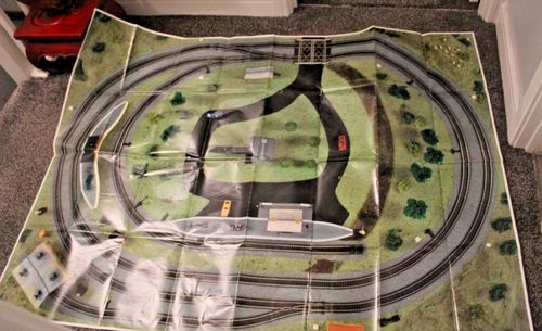 Hornby train stuff H0 large train paper layout 4ft x4ft ?+3 train papers — image 1