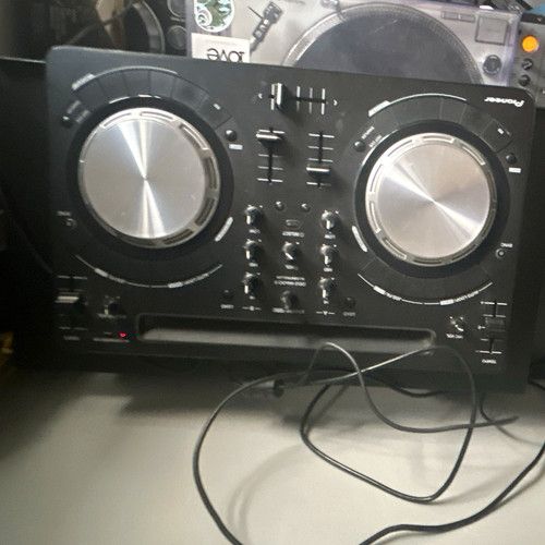 Pioneer DDJ WeGO 3 Digital Dj Controller Fully working.