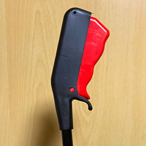 Reacher Grabber Pick Up Tool Ergonomic Handle Plastic Black/Red