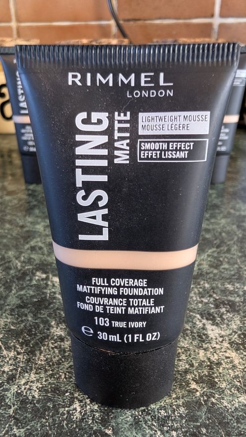 Rimmel London Lasting Matte Full Coverage Matte Mousse Foundation 103 30ml — image 3