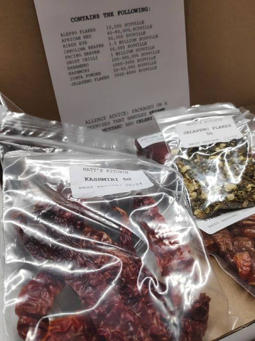 CHILLI SET, 10 PIECE GIFT SET ,WHOLE CHILLIES, POWDERS, GIFT IDEA — image 1