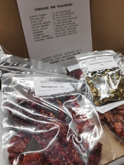 CHILLI SET, 10 PIECE GIFT SET ,WHOLE CHILLIES, POWDERS, GIFT IDEA