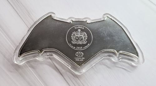 2025 Samoa $5 DC Batman Batarang 1oz .999 Silver Coin Colourised w/ Case — image 6
