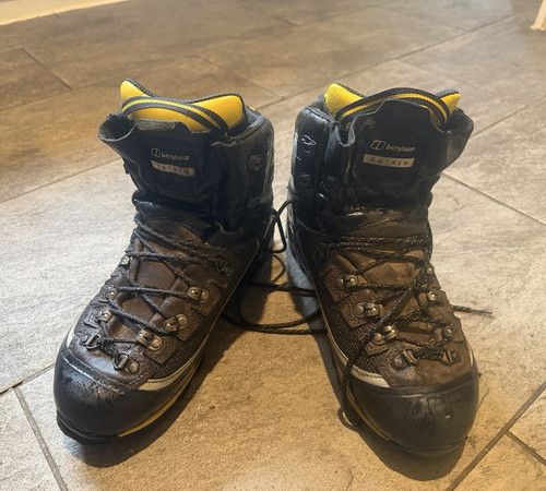 Berghaus Extrem Men's Climbing Mountaineering Boots Black Yellow Grey. Size 11