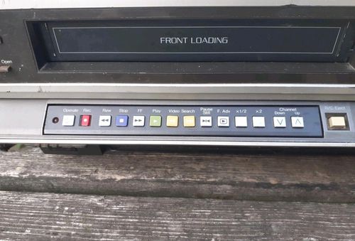 Vintage Rare Sharp VC-9700H VCR VHS Turns On/Faulty/Doesn't take tape in — image 3